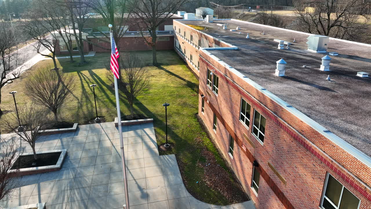 edificio de la escuela americana