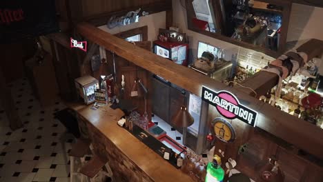 interior de bar de madera rústico