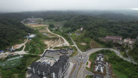 vista general del paisaje del distrito de brinchang dentro del área de cameron highlands de malasia