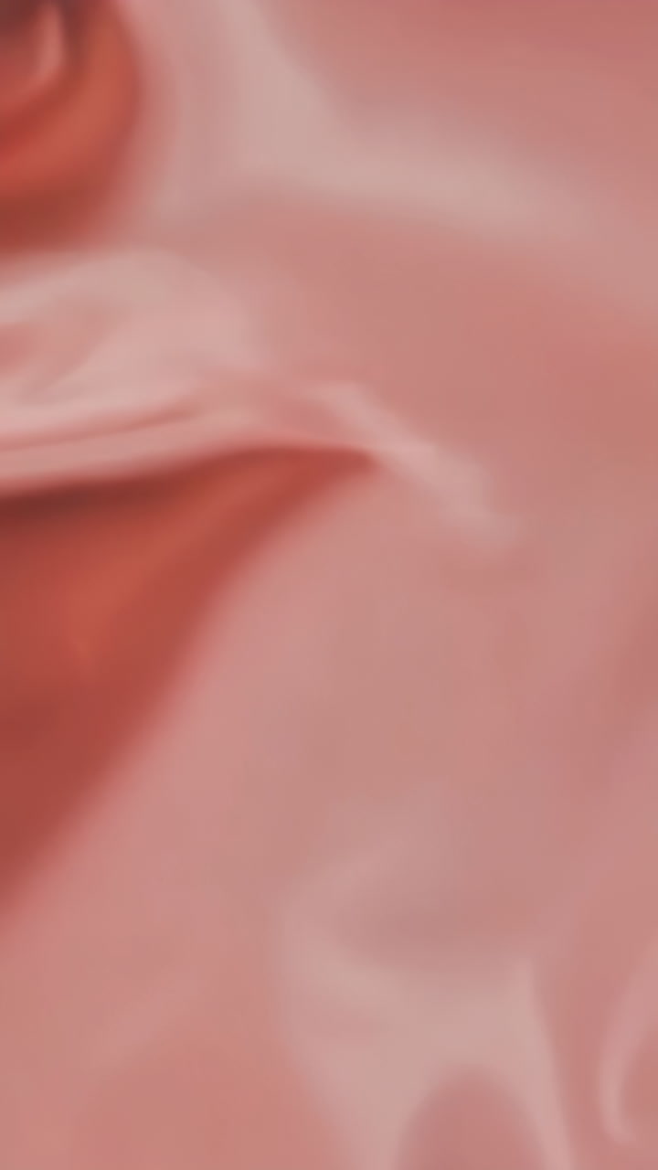 Tessuto morbido e fluido nelle sfumature di rosso e rosa