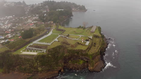 Fuerte-Nibla,-Vuela-Un-Dron-Por-El-Lugar,-Muchos-Cañones