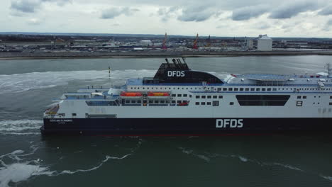 dfds ferry at port