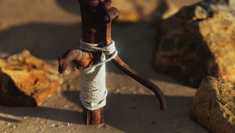 old-abandoned-hand-water-pump-in-desert