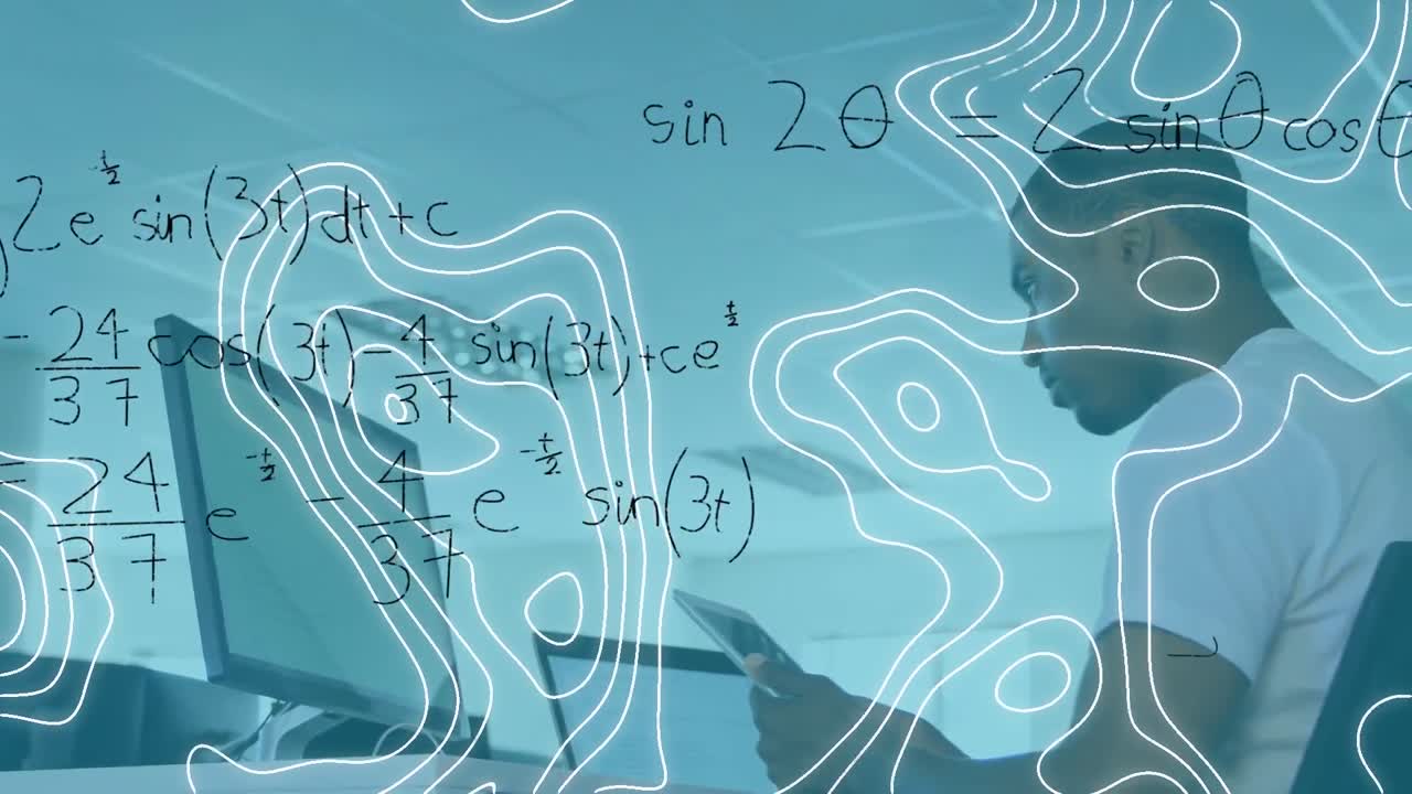 animación de fórmulas matemáticas sobre hombre de negocios usando computadora