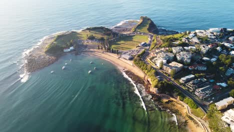 vista aérea de drones toma fija del refugio y habilidad terrigal turismo en el océano pacífico costa central australia 3840x2160 4k