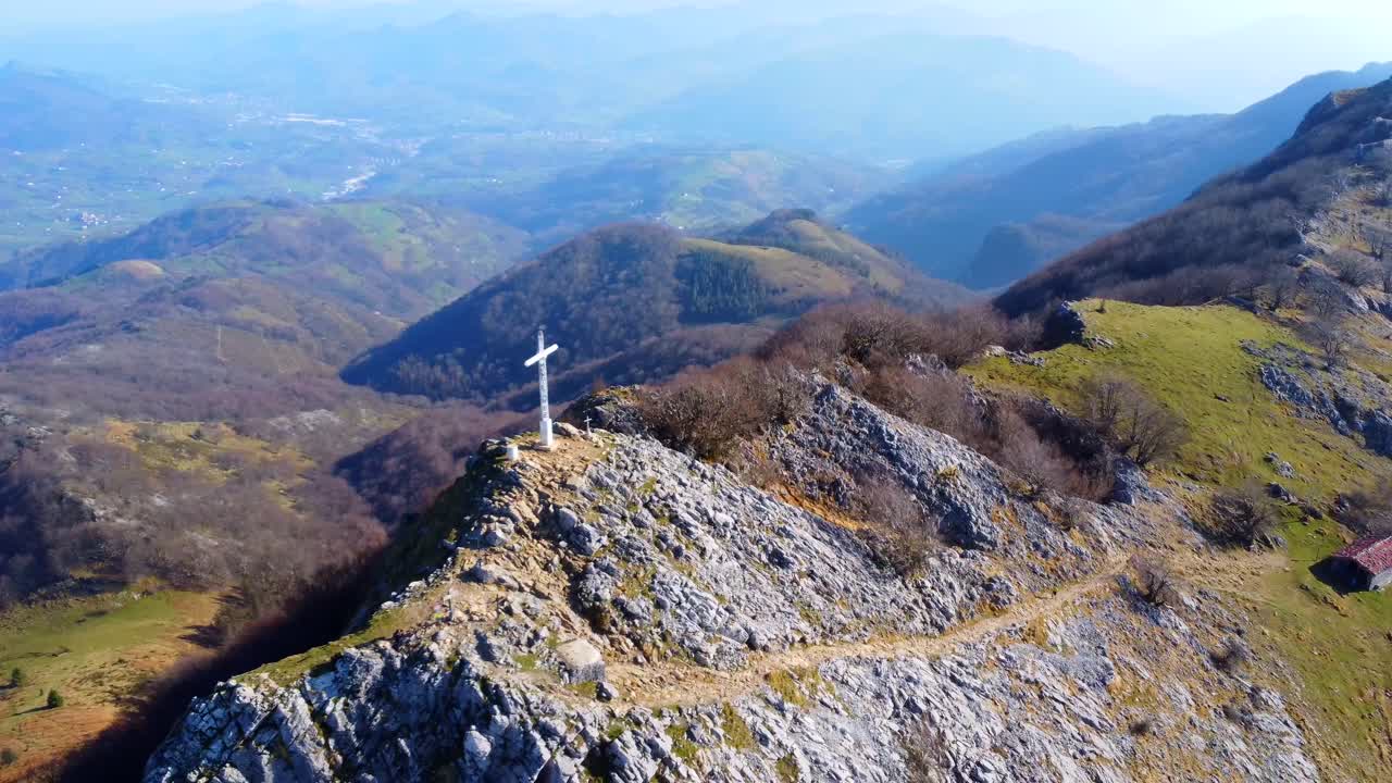 십자가가 있는 산꼭대기