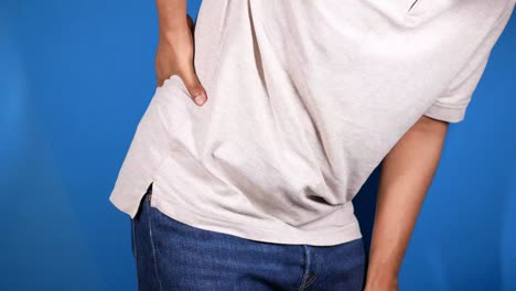 허리 통증이 있는 남자