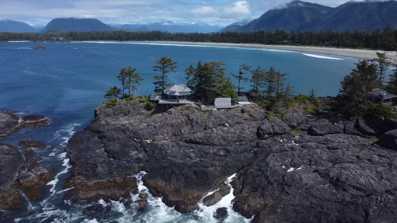tofino rocky cliff villa en la isla de vancouver, canadá, américa del norte desde el aire