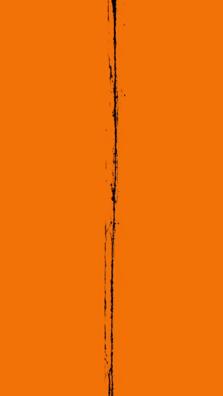 Transizione animata con linee verticali grunge nere su sfondo arancione