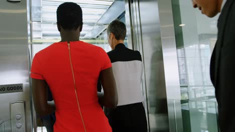 Business people getting into the elevator 4k