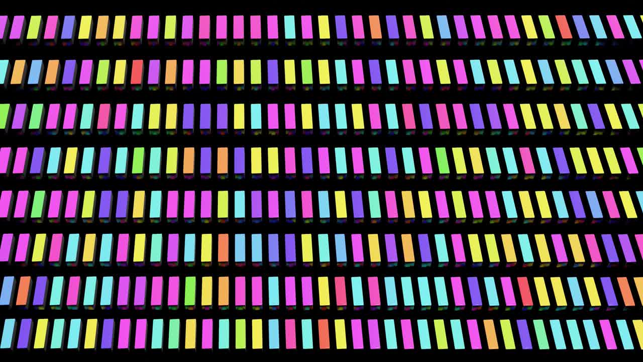 4k fondo oscuro con bucles abstractos con bloques negros como platos, llaves o palos en filas en un avión como bombillas, con luces de neón multicolores. bucle vj para música beat, espectáculo festivo