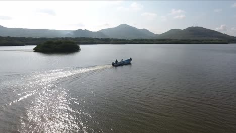 Barco-En-La-Laguna-Y-Los-Manglares-De-Veracruz-La-Mancha