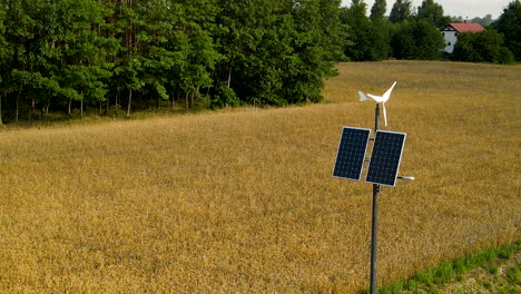 Veleta-Alimentada-Por-Un-Generador-Solar-En-El-Campo-De-Trigo-En-Czeczewo,-Polonia