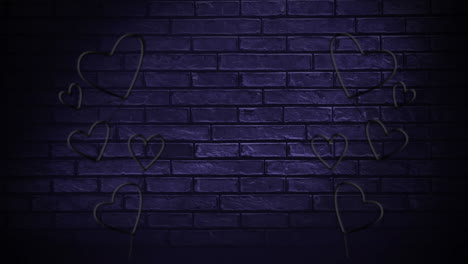 corazones de luz led en una pared de ladrillo