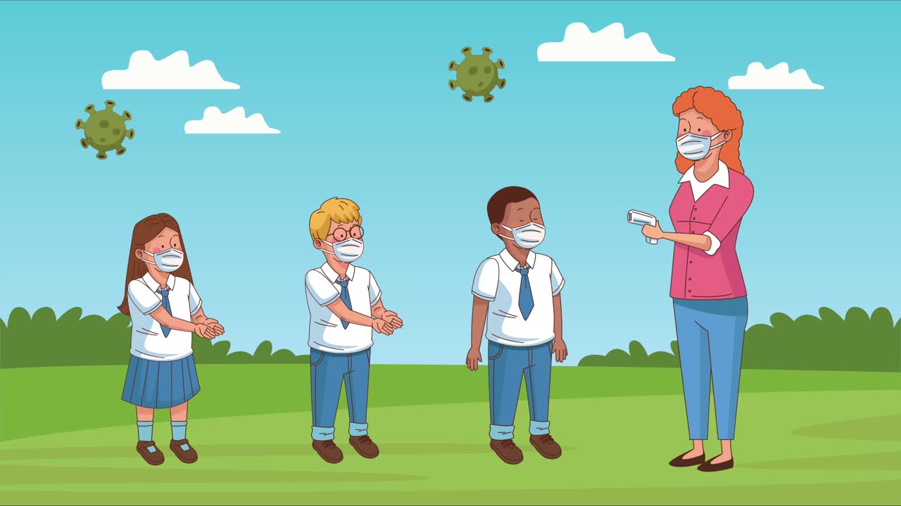 교사와 학생들이 캠프에서 의료 마스크를 착용하고 있습니다.