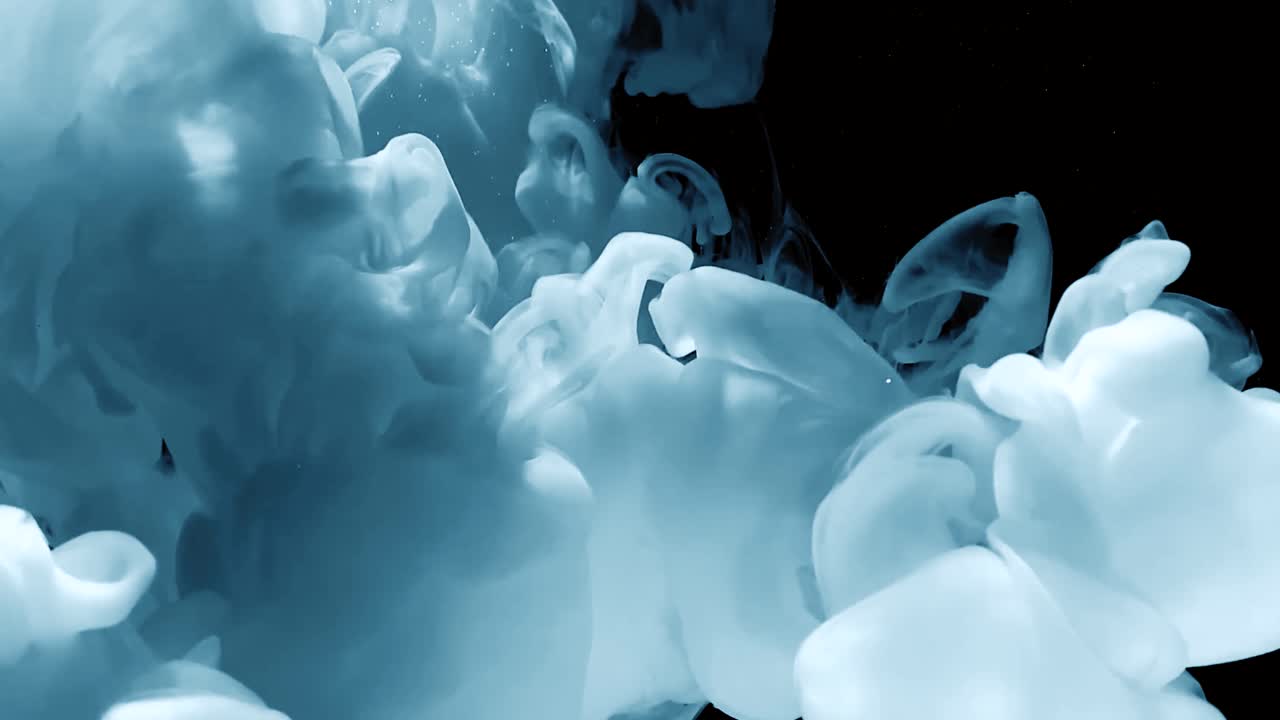 물이나 대기 중의 색 염료가 물 속으로 천천히 퍼져나가고, 물 에서 4k로 아름답게 촬영됩니다.