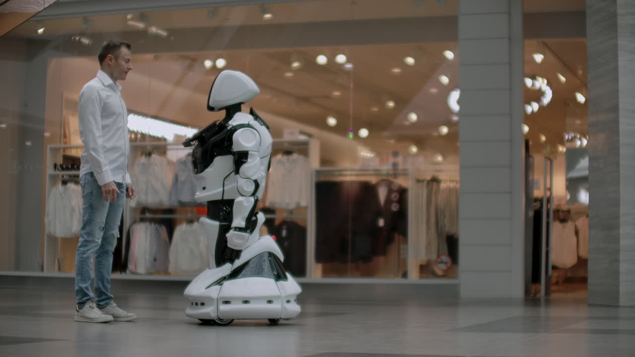 interacción del hombre y las tecnologías modernas de inteligencia artificial. cerca de la mano masculina del científico sacude el brazo robótico. manos robóticas y humanas se unen en un apretón de manos. reunión y saludo de amigos.