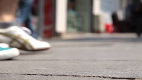 gente cruzando la calle abarrotada cruce de peatones vida de la ciudad