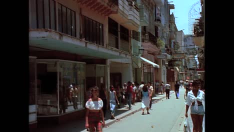 escenas históricas de la calle de cuba en la década de 1980 7
