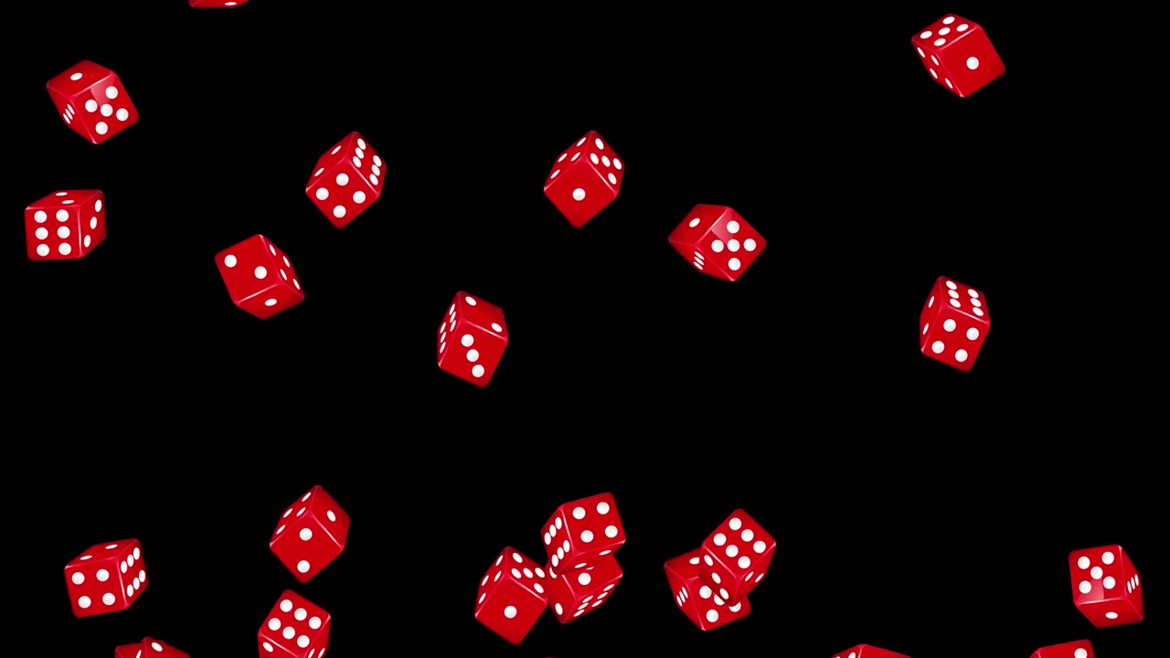 Numerosi dadi da gioco rossi cadono e rimbalzano casualmente su uno sfondo scuro da studio.