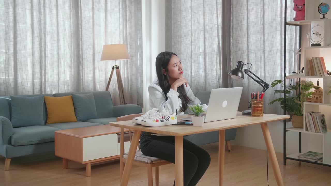 가정에서 일하는 여자