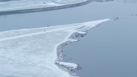 Luftaufnahme-Des-Zusammenflusses-Von-Nemunas-Und-Neris-Im-Winter