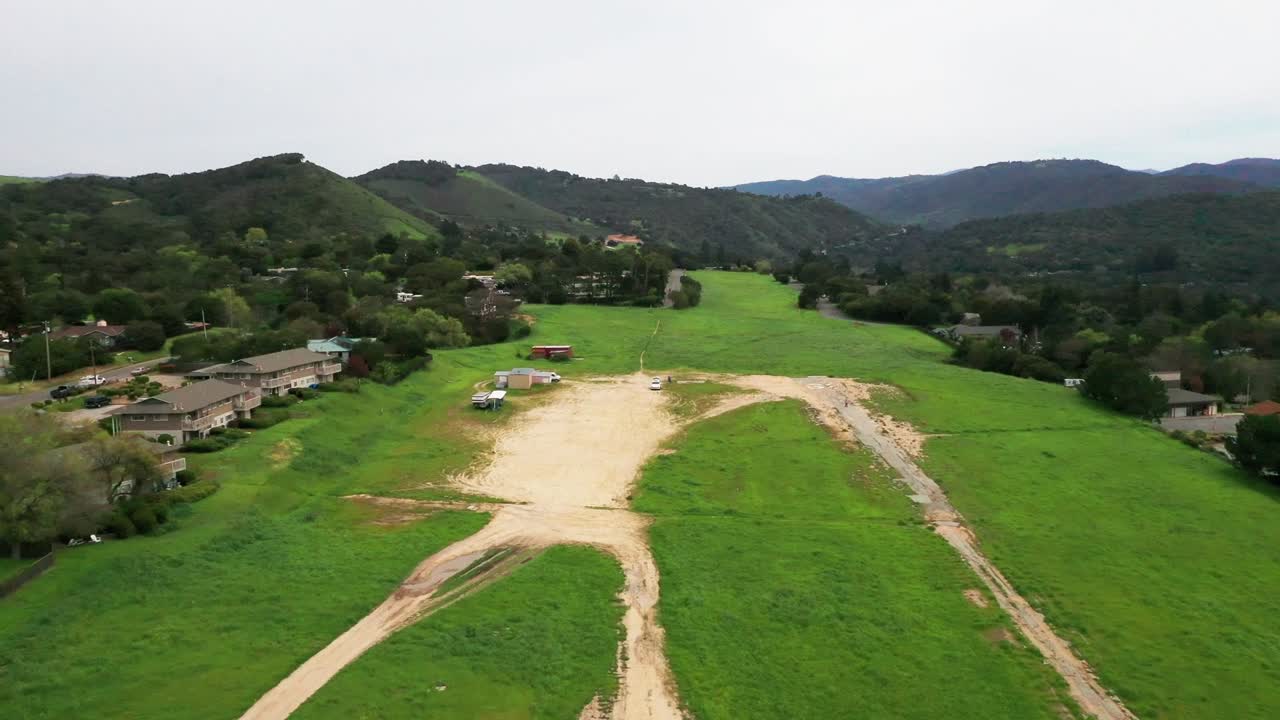toma aérea del antiguo aeropuerto de carmel valley