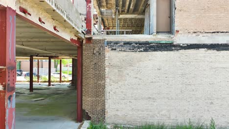 Exposed-brick-and-beams-in-the-abandoned-building