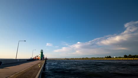 Zeitraffer-Des-Frachtschiffs,-Das-Den-Hafen-Verlässt