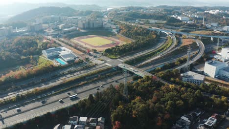 Antena-De-Autopista-Y-Paso-Elevado-Al-Amanecer,-Kusatsu,-Japón