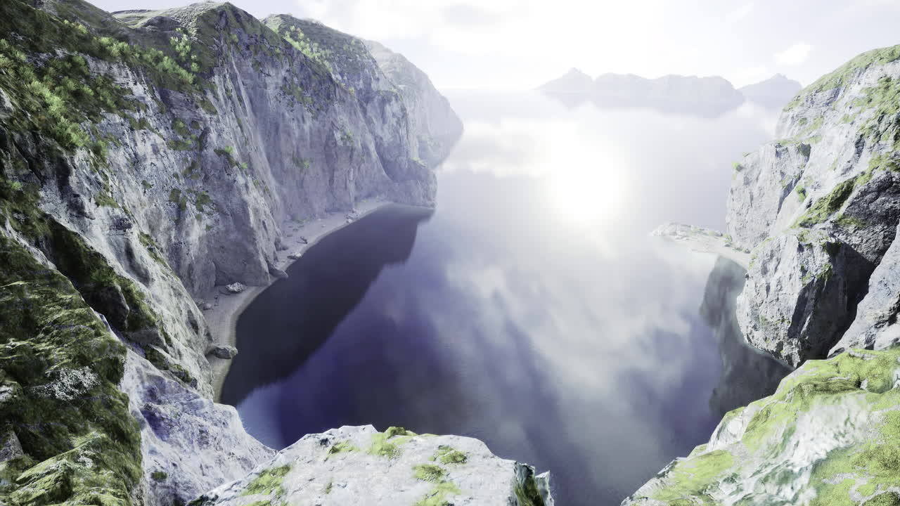 Sereno paesaggio montano con vista su uno specchio d'acqua tranquillo alla luce del giorno