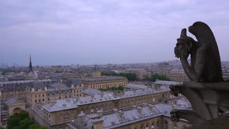 las gárgolas vigilan parís francia desde la catedral de notre dame 1