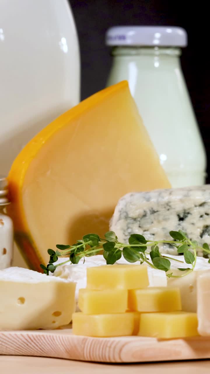 productos lácteos variados dispuestos cuidadosamente en la mesa