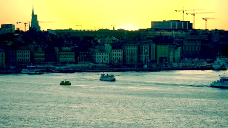 Puesta-De-Sol-En-Estocolmo-Con-Vistas-Al-Casco-Antiguo-Desde-Un-Mirador-Alto-En-Södermalm