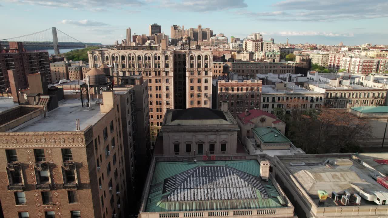 apartamentos y tejados de harlem, en el centro de nueva york.