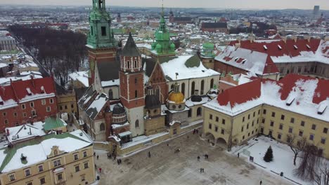 Wawelschloss-Und-Wawelkathedrale-In-Krakau-Im-Winter---Polen