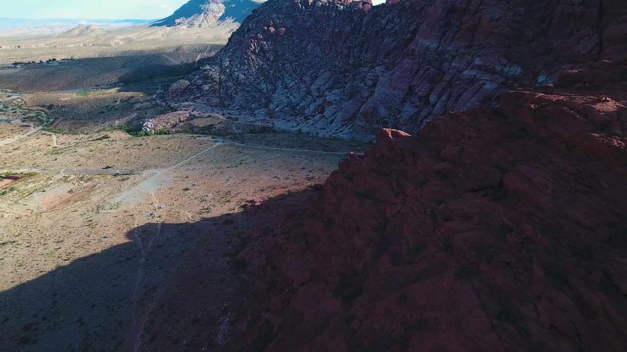 imágenes de drones del área de conservación nacional del cañón de roca roja nevada