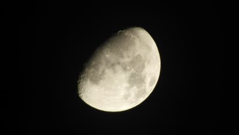 Mond-Mit-Wolken-Am-Nachthimmel