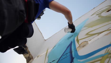 graffiti artist painting with aerosol spray 4k