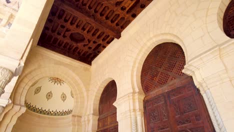 the-entrance-to-the-ketchaoua-mosque-with-the-carved-wooden-door