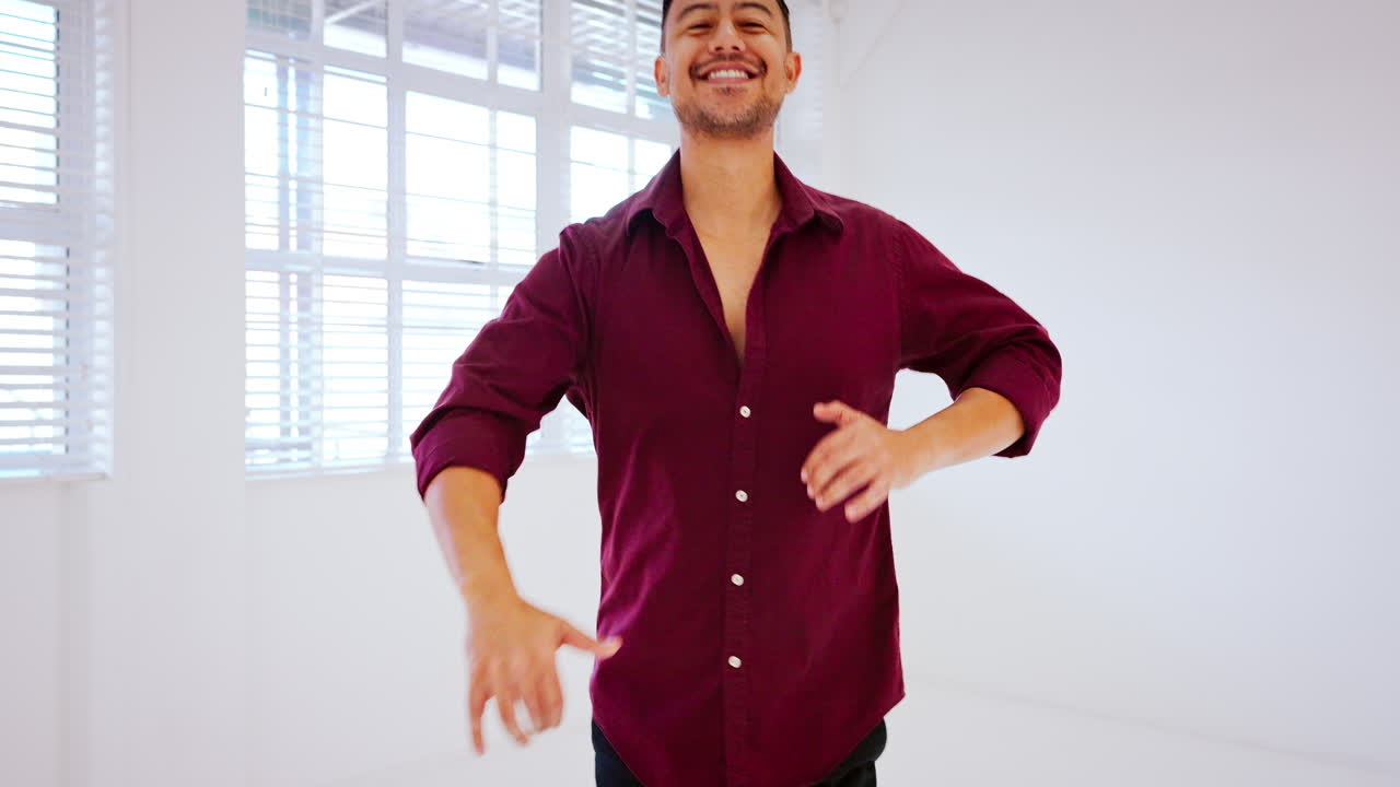 hombre, baile de tango y baile de salsa en el estudio