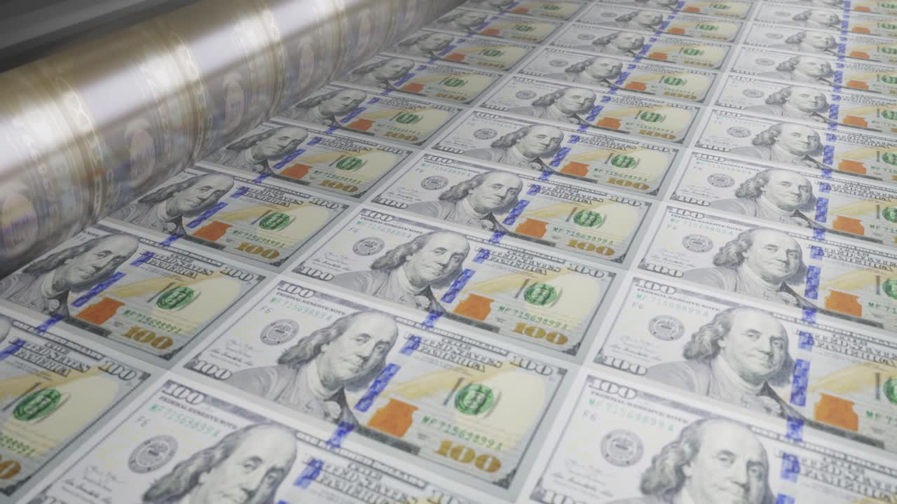 imprimir dinero nuevo. concepto de inflación con billetes de 100 dólares