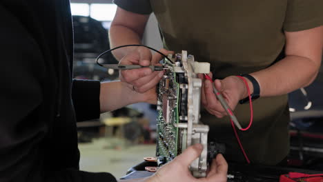 reparación del módulo de control del motor del automóvil