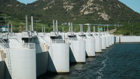 saemangeum seawall, sinsi sluice gate