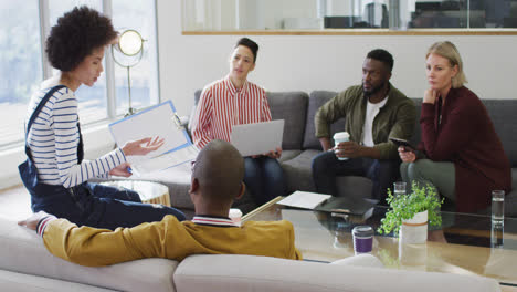 Diverse-group-of-male-and-female-business-colleagues-working-in-office