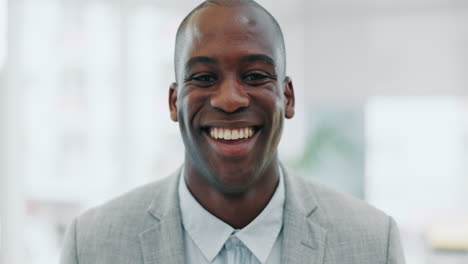 Portrait-of-black-man,-smile-in-office