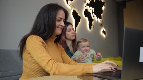 a travel agent helps you choose a holiday tour at a travel agency