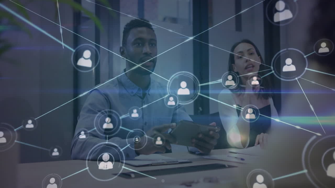 animación de la red de conexiones con iconos sobre diversas personas de negocios en la oficina