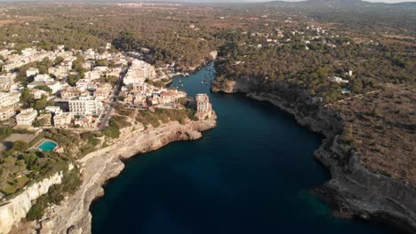 Spanien-Mallorca-Cala-Figuera-Ansicht-Von-Oben-Mit-Einer-Drohne-Bei-4k-24-Fps-Mit-Nd-filtern-Und-Zu-Verschiedenen-Tageszeiten-Mit-Dji-Mavic-Air