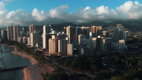 Aerial-drone-footage-of-Honolulu,-Hawaii